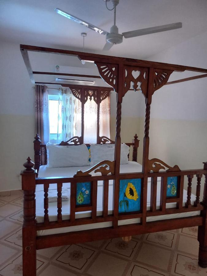 Rhino Apartment Watamu Exterior photo
